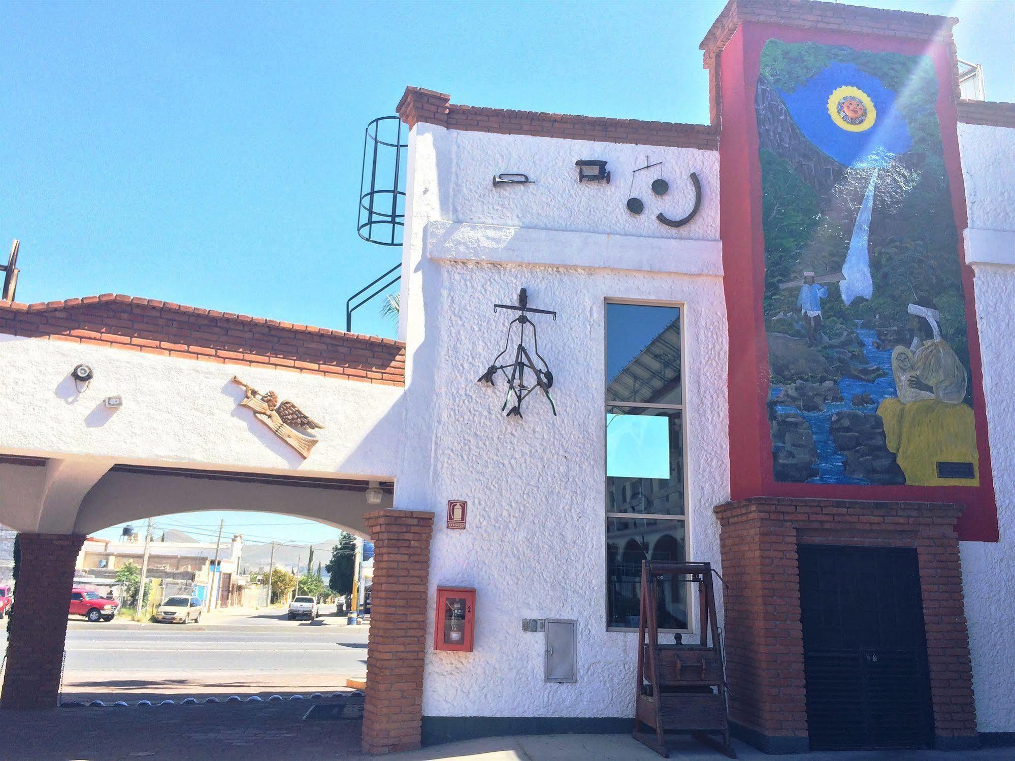 State Inn Chihuahua Bagian luar foto