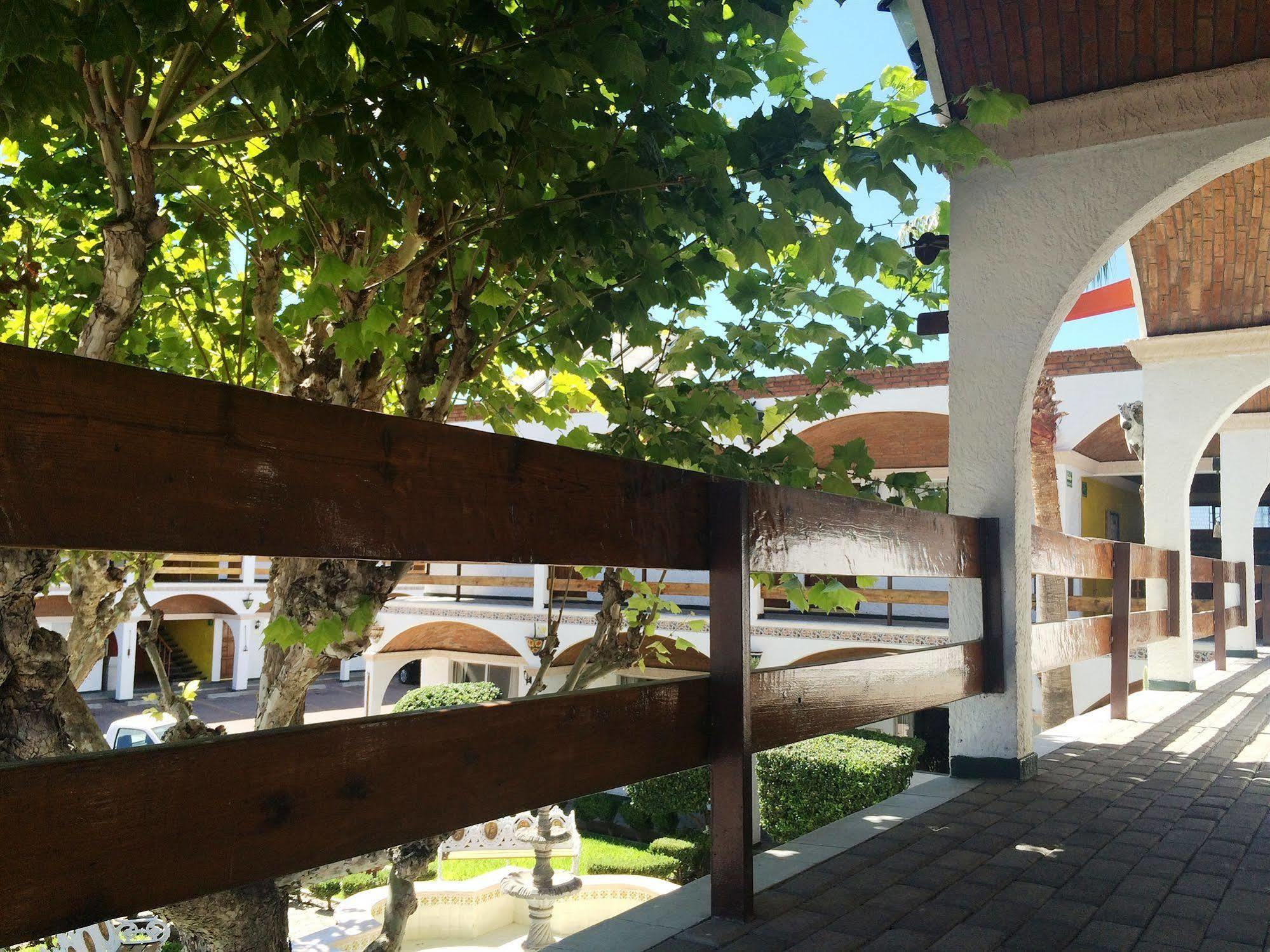 State Inn Chihuahua Bagian luar foto