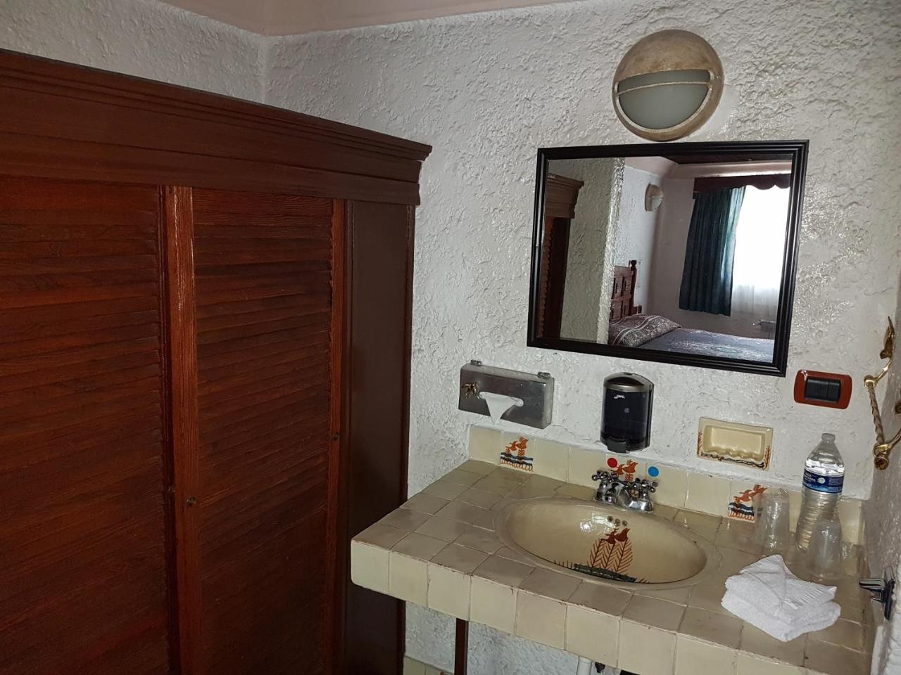 State Inn Chihuahua Bagian luar foto