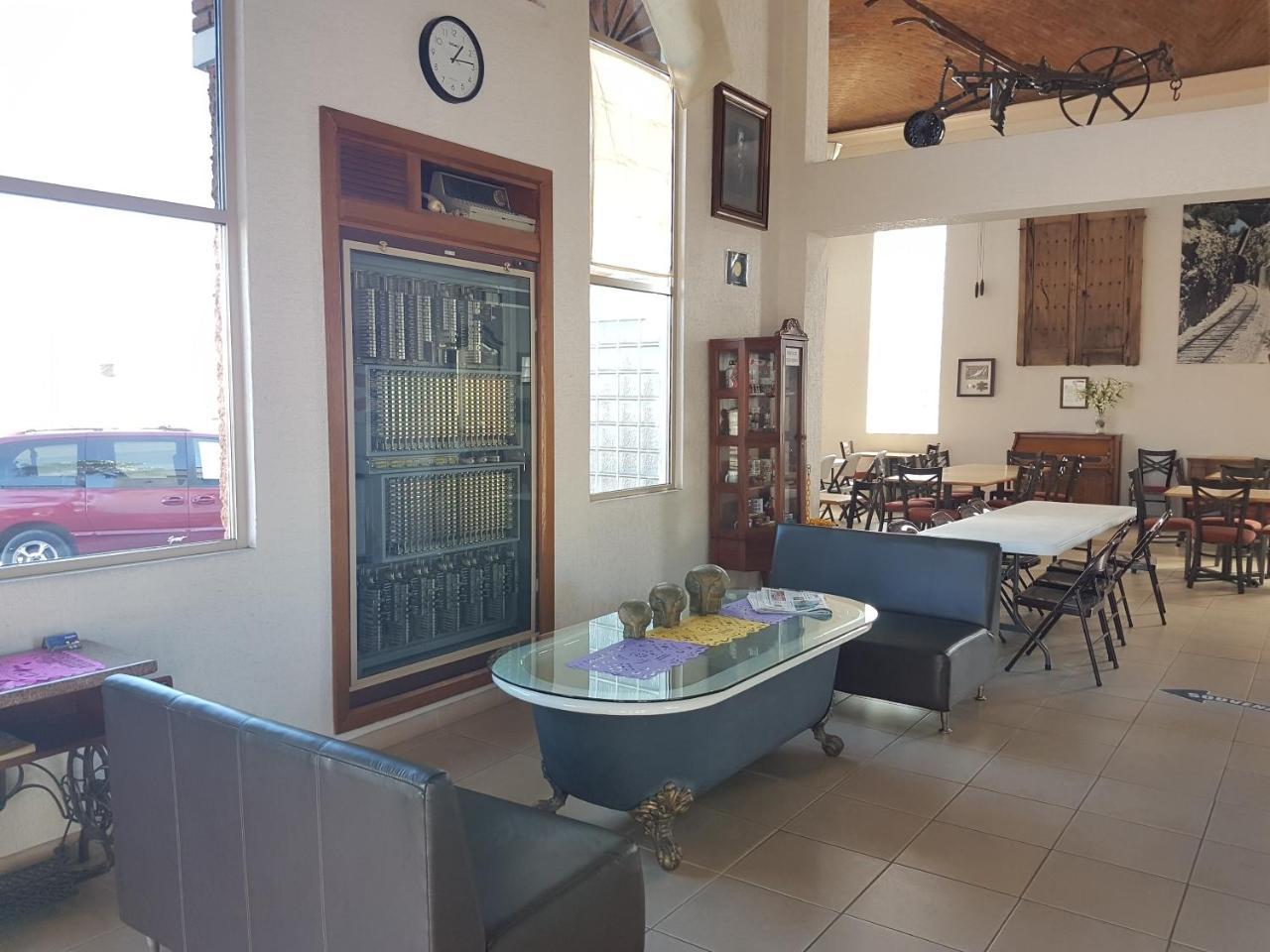 State Inn Chihuahua Bagian luar foto
